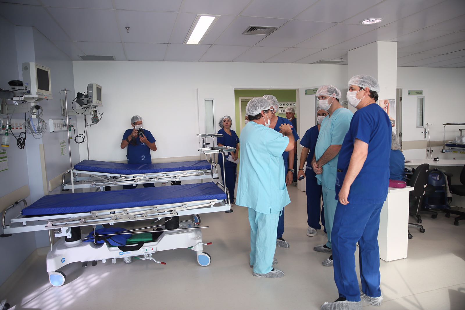 Ministro visita centro cirúrgico, onde parte dos profissionais contratados irá atuar